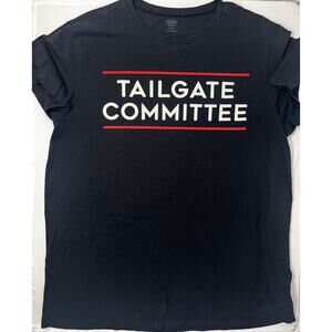 Old Navy Tailgate Committee T-shirt Size XL Pre-Owned in good condition
